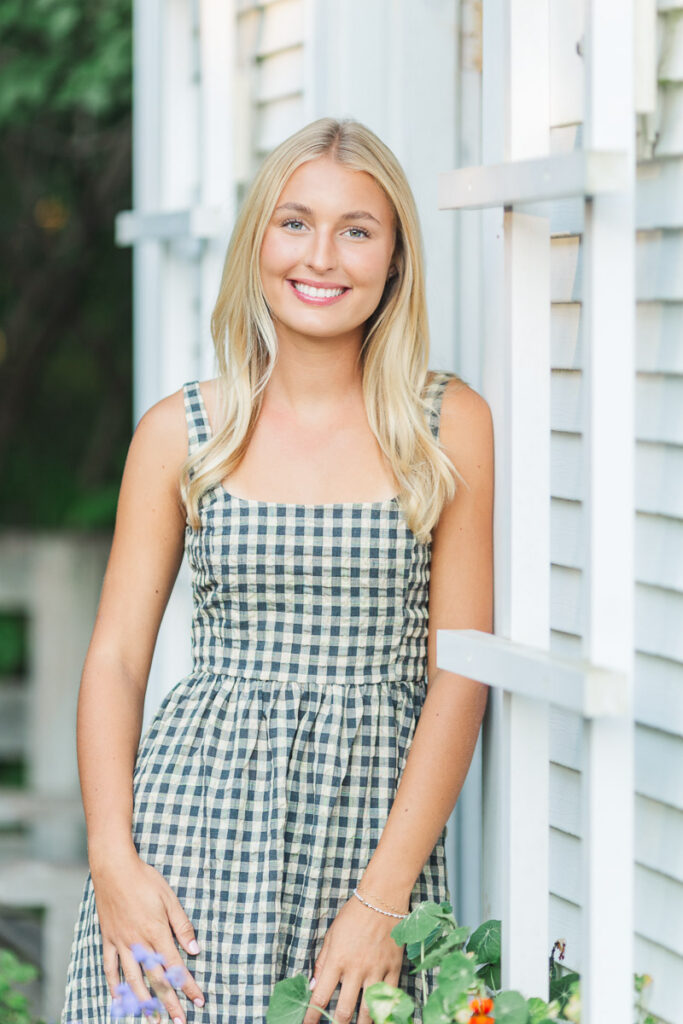 Senior leaning against trellis during Columbus, Ohio senior photo session
